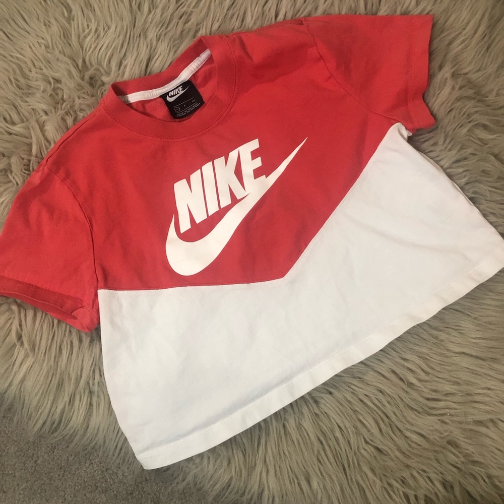 Nike Cropped Tee